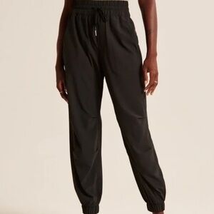 ABERCROMBIE TRAVELER PARACHUTE PANTS XS